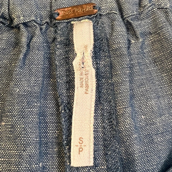 Free People off shoulder linen blend blue chambray top. Size Small. - Picture 3 of 9